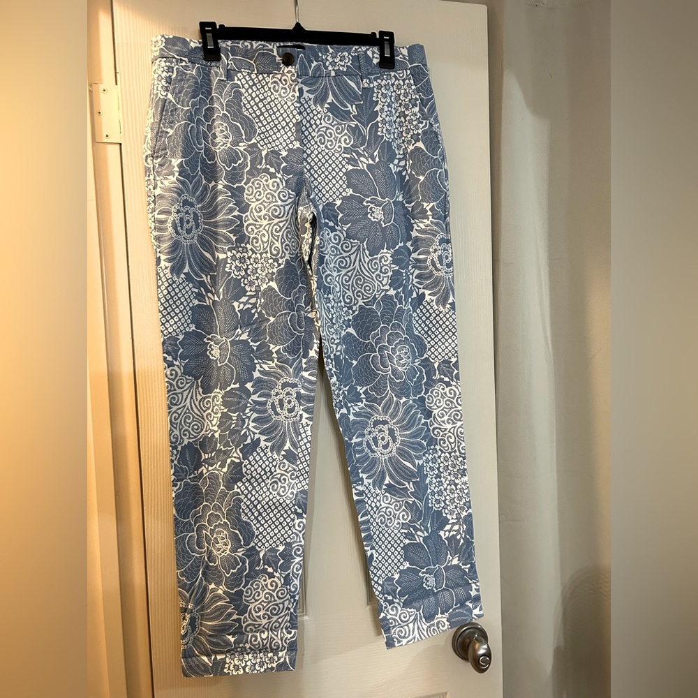 Talbots Floral Blue & White paisley flowered women’s Pants size 8 relaxed chino